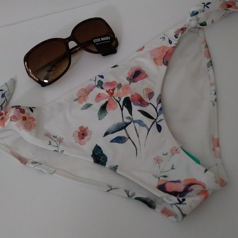 H&M White Floral Swim Bottom Size 8